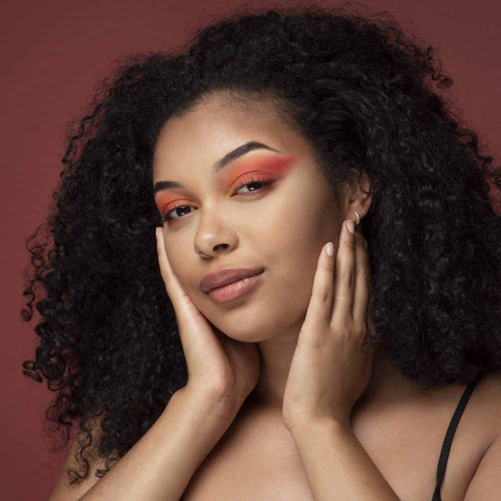 portrait-d-une-belle-femme-maquillee